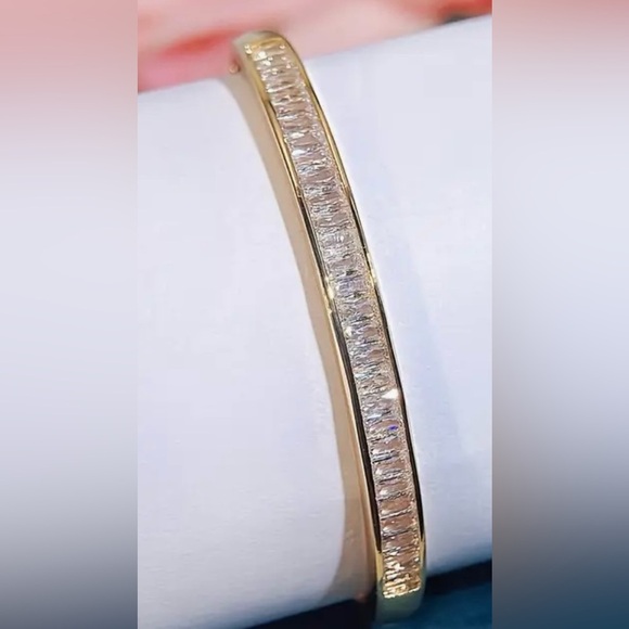 Gold Bangle with Emerald Cut Stones. Classic Elegance - Picture 5 of 5